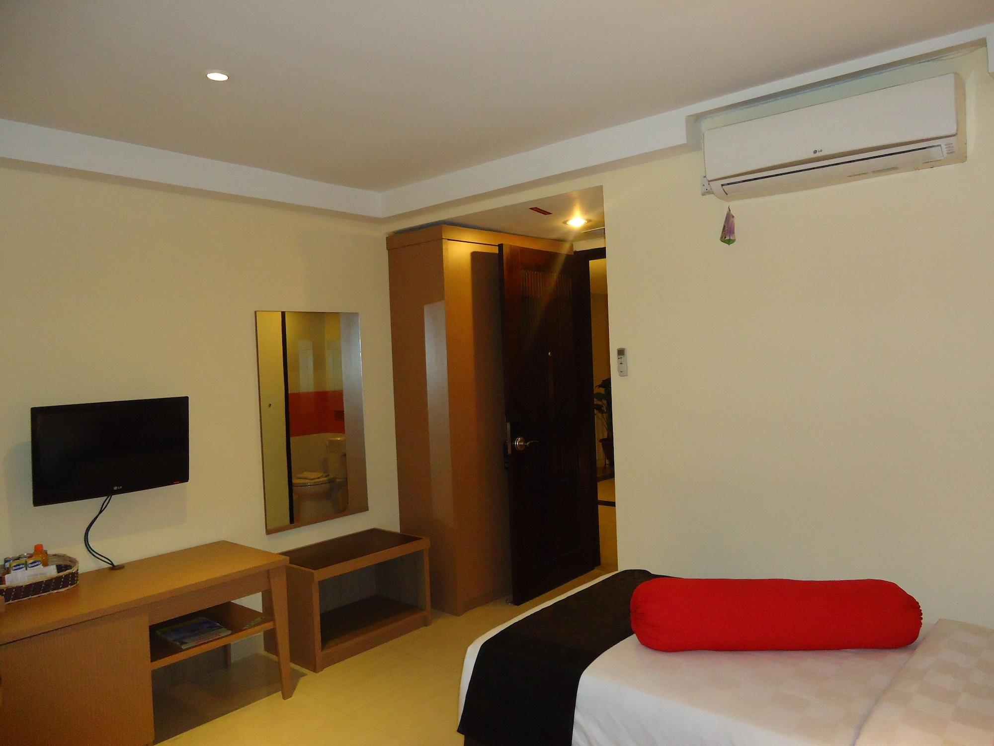 Scarlet Hotel Makassar Exterior photo