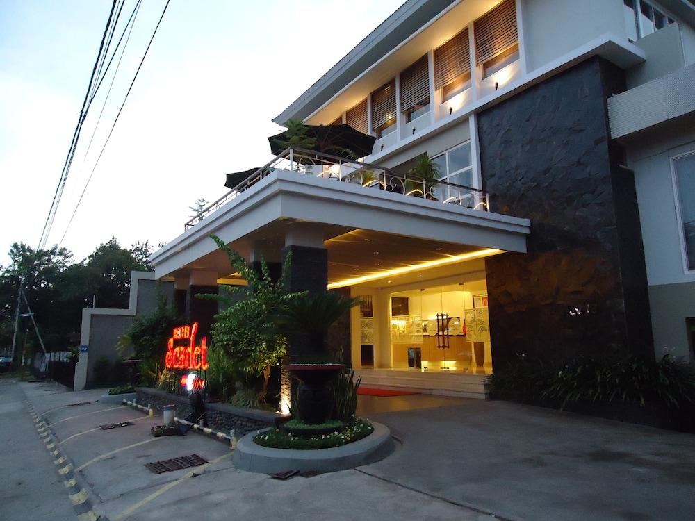 Scarlet Hotel Makassar Exterior photo